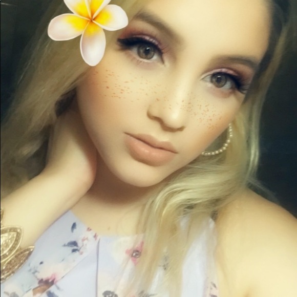 Meet your Posher, Adriana - Picture 3 of 7